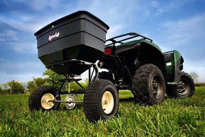 Fall Landscaping Care 6 Steps to Take Right Now-spreading fertilizer